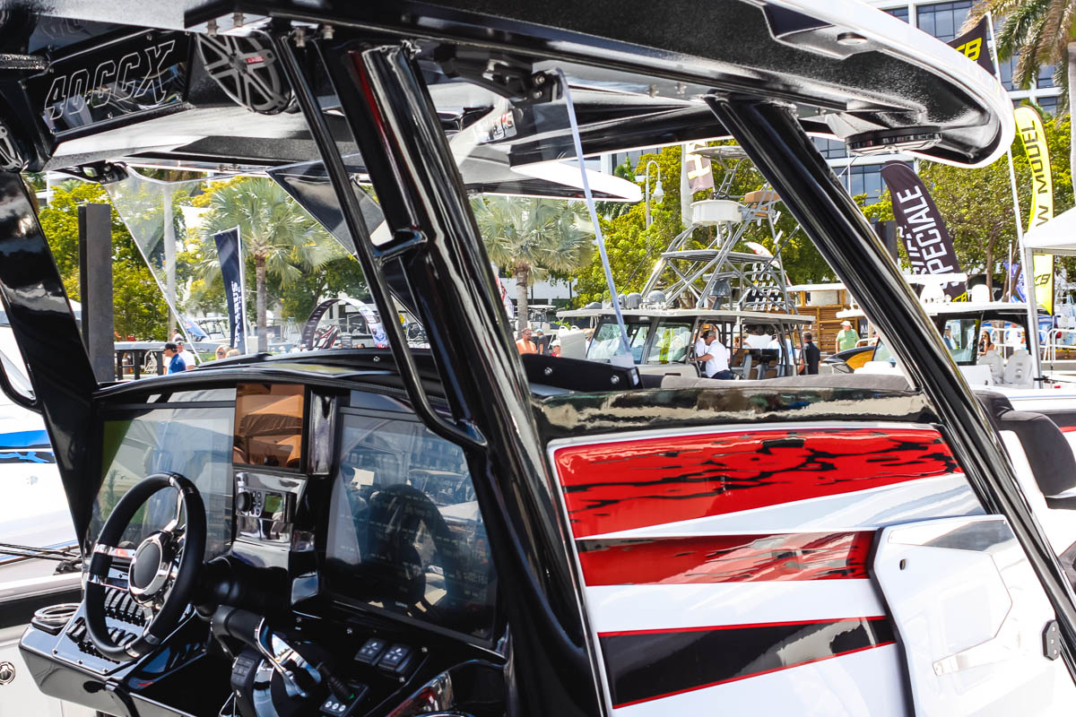 Sunsation 40 helm rails