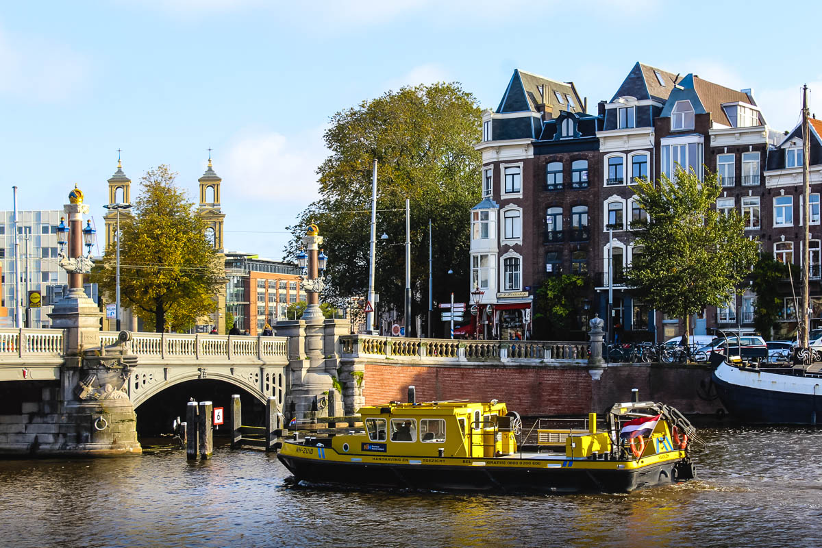 Amsterdam service boat