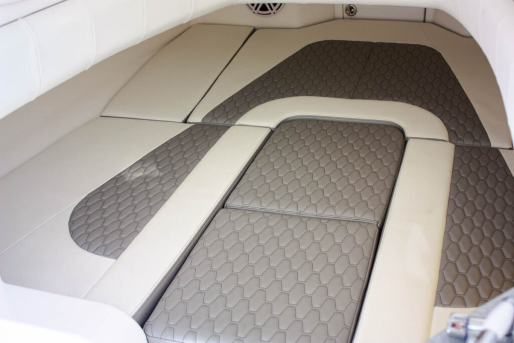 Deep Impact 399 Sport versus 399 Cabin To Cuddy or Not? Luxury