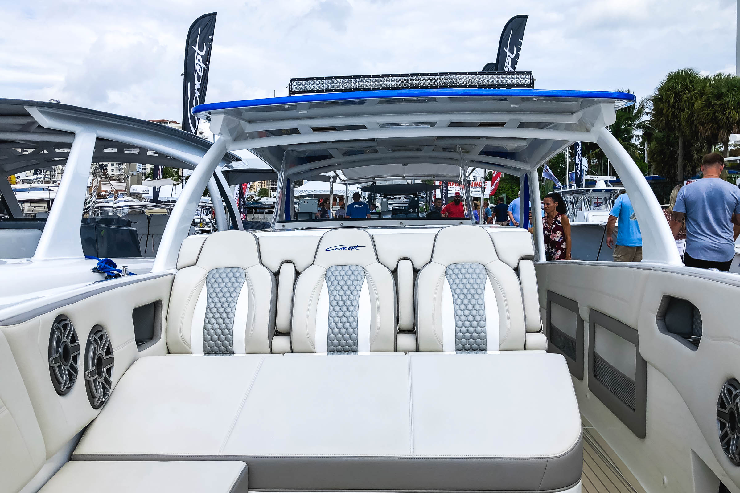 Concept 4400 SC side console